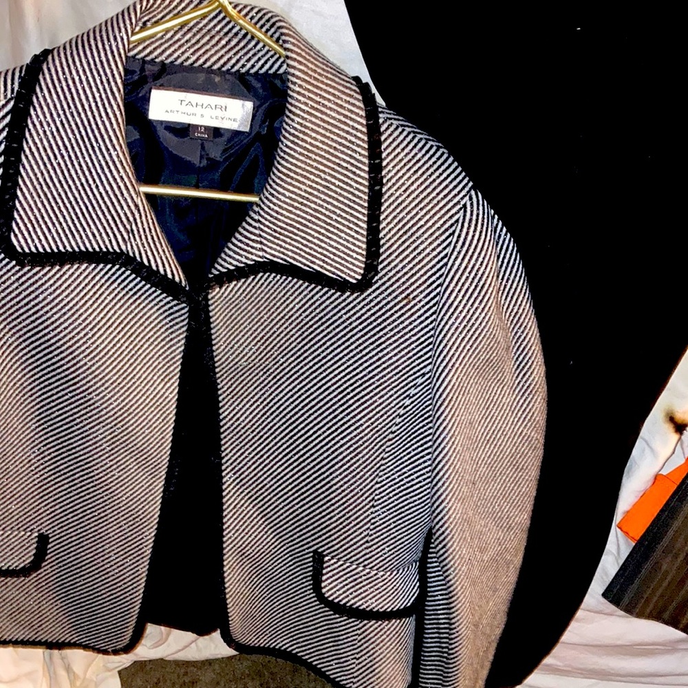 Tahari pant suit set